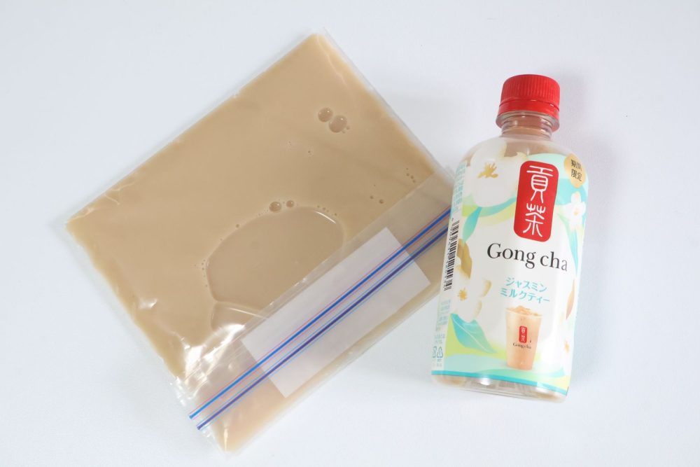 平にして冷凍庫で数時間凍らせる
