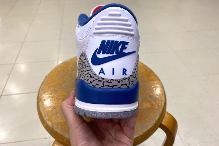 【約10年ぶりに伝説復刻】名機エアジョーダン3“TrueBlue”をエディターが試し履き!上質レザーとエレファント柄が放つ圧倒的存在感