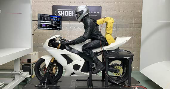 自社大型風洞実験設備でのテストの様子