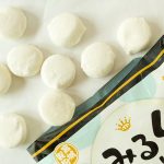 「みるく大福」のカロリーは100gあたり225kcalで、意外にも3種の中で中間位置ながら「ずんだ餅」寄りのミドルローカロリー