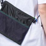 【ファミマのサコッシュ】ちょっとソコまでに最適!コンビニエンスウェアの新商品に大注目