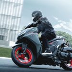 ライダーの操作に合わせてCVTの減速比を電子制御により調整し、メリハリのある走りを実現する「YECVT」機能も搭載