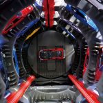 車体 を360度回転で魅せるエレベーター演出