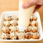 マヨネーズディスペンサーなんかに詰め替えるとたこ焼きやお好み焼きで映えるメニューに早変わり