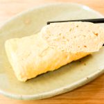 タマゴ焼きにマヨネーズを入れると、存在がわからないほどの隠れキャラぶりです