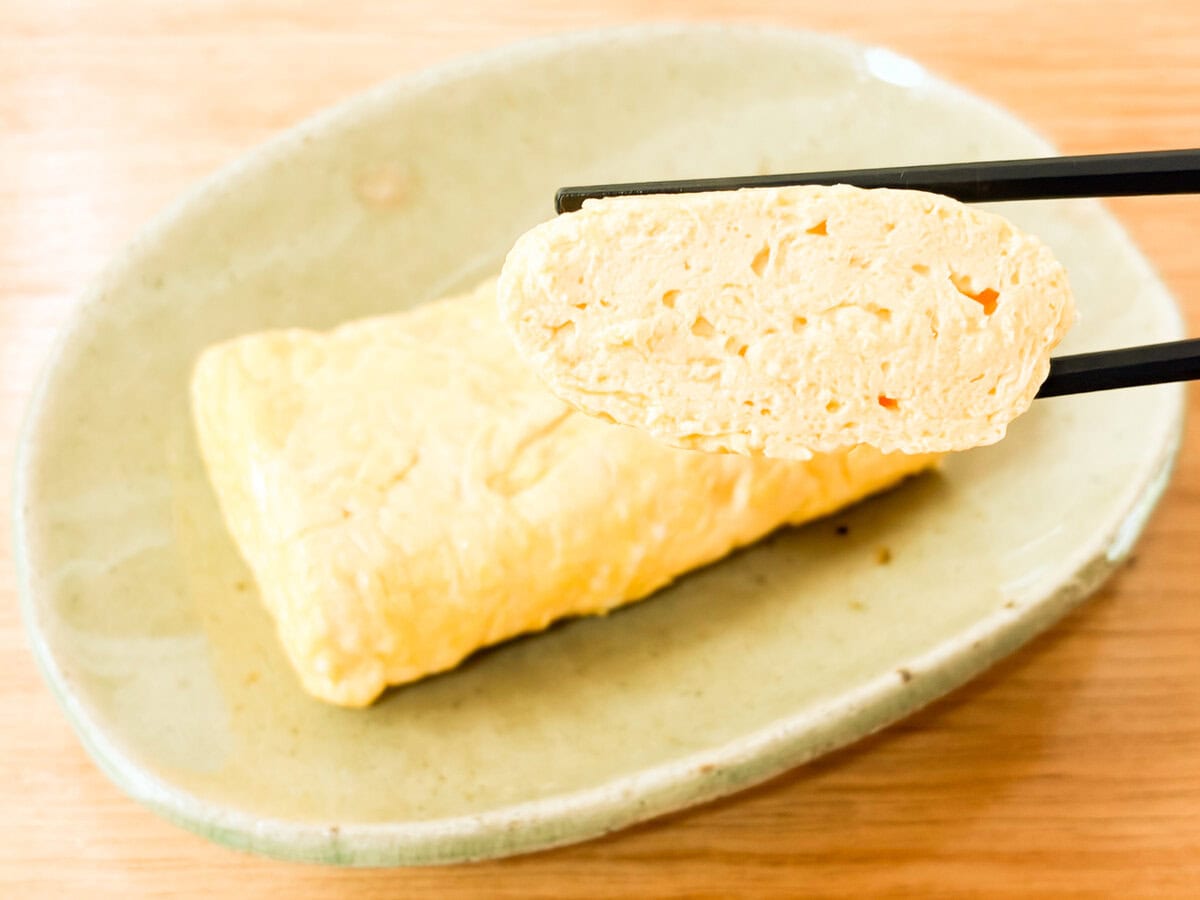 タマゴ焼きにマヨネーズを入れると、存在がわからないほどの隠れキャラぶりです