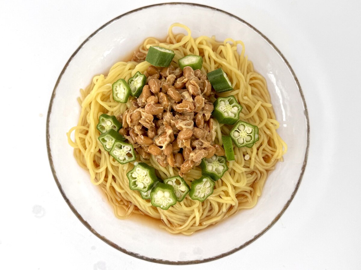 藤原製麺
二夜干しざるラーメン 鰹昆布だしつゆ/夏のカンタンちょい足しアレンジ「納豆+オクラ」