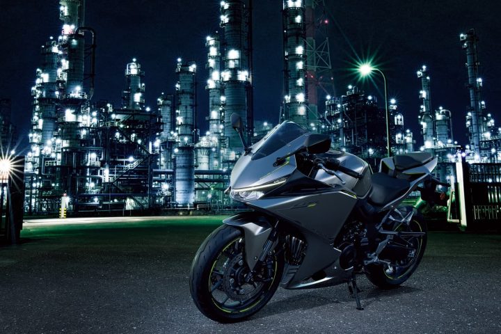 【直4×クラッチ不要】ホンダの次世代バイクが楽しすぎる!初心者からベテランまで“走る歓び”を味わえる「CBR400RFOURE-Clutch」を徹底解説