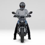 ストレスのない自然なライディングポジション