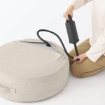 ふくらませるのは別売のエアポンプで