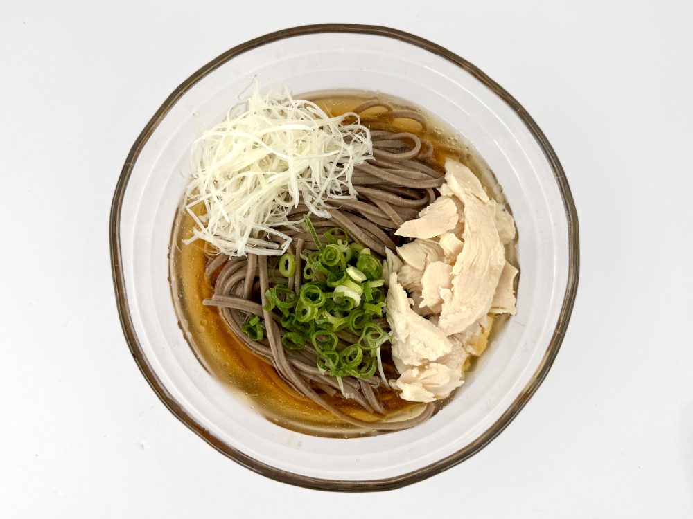 みうら食品 山形名物 冷たい肉そば/夏のカンタンちょい足しアレンジ「サラダチキン+2種のネギ盛り」