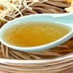みうら食品 山形名物 冷たい肉そば/一般的なかつおだしのそばつゆとは明確に別物で、鶏の旨味とコクが濃い