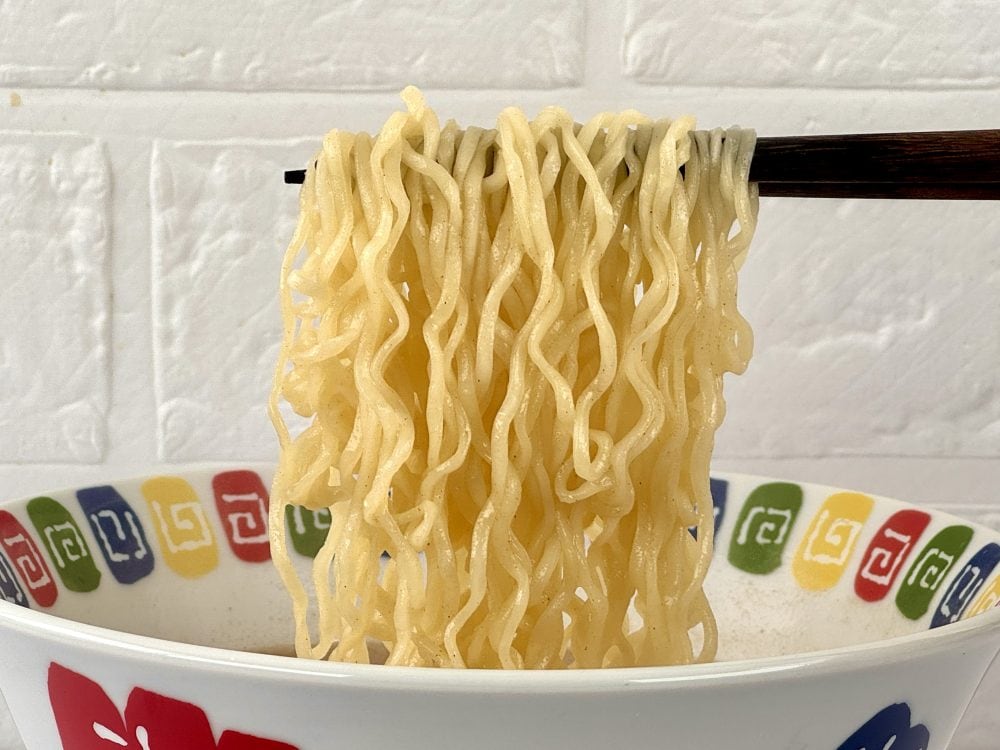 ヒガシフーズ
沖縄丸豚ラーメン/最大の特徴は、麺に沖縄県産の「あぐー豚ミートエキス」を練り込んでいること