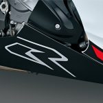 アンダーカウルに採用された「R」のデカール