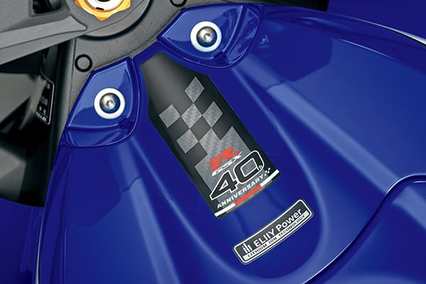 40周年記念グラフィックを採用したフューエルタンク上面