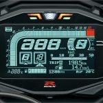 豊富な情報を見やすくライダーに提供してくれる液晶ディスプレイインストルメントパネル