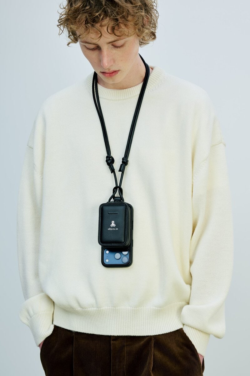 objcts.io「MagWear for SOPHNET.マイクロバッグ(アジャスタブルストラップ + iPhoneケースセット)」¥37,400/iPhone 17、17 Pro対応/約123g