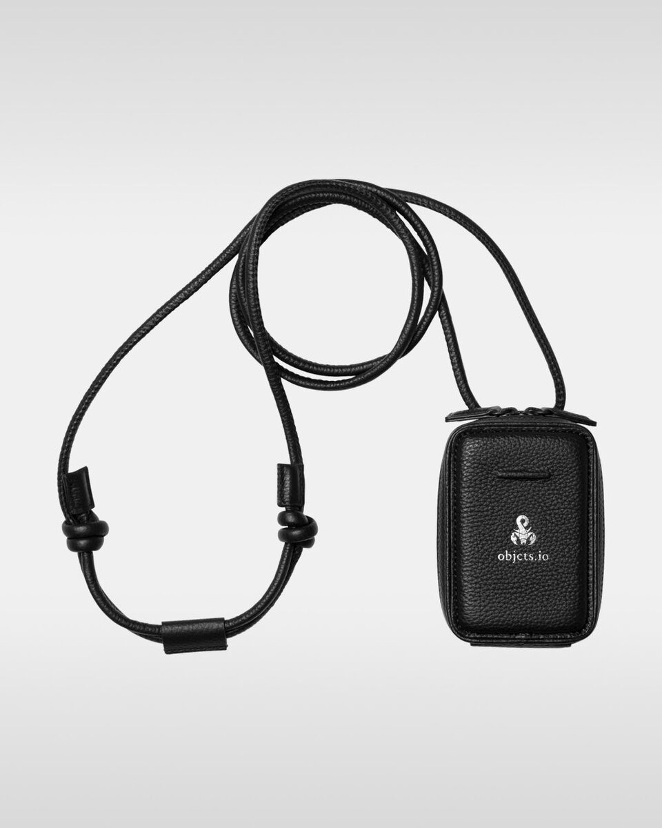 objcts.io「objcts.io × SOPHNET. マイクロバッグ（アジャスタブルレザーストラップ付iPhoneアクセサリー）」￥25,300／約123ｇ