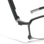 JINS独自開発の「全方位可動ヒンジ™」を搭載