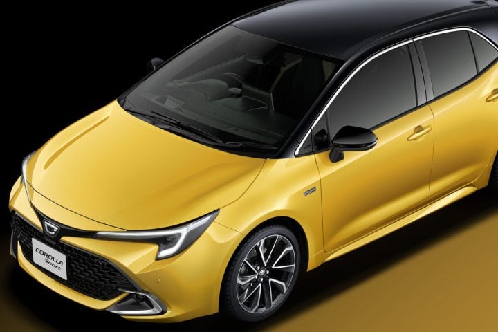 【名車の還暦を祝う一台】カローラ誕生60周年!トヨタ「カローラスポーツ」が一部改良&特別仕様車の贅沢すぎる専用装備に注目