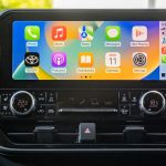 パノラマルーフ、JBLプレミアムサウンドシステム、カラーヘッドアップディスプレイなどの快適装備を採用
