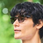 サングラスは使いやすいウェリントンタイプ