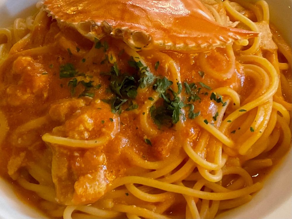 カニの旨みがすごい！ ワタリガニのトマトパスタ