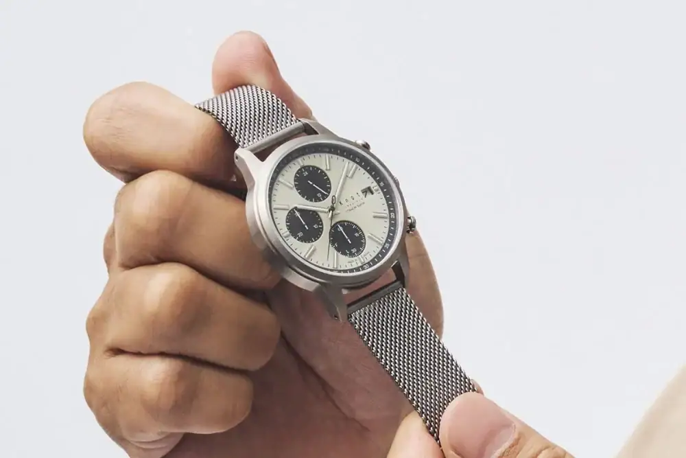 第1位 【一生モノ級が3万円台】Knotのチタン×ソーラー時計に編集長が一目惚れ。レトロなパンダ顔が傑作すぎる夏のイチオシ『コレ買いです』Vol.169