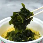 第3位 【カップ麺マニア最速実食】わかめラーメンを魔改造!? エースコック超大盛り「わかめオールスター」がもう理解を超えた味だった
