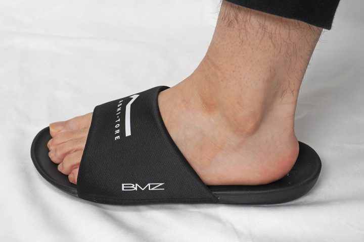 【争奪戦のワークマン】1,900円で履くだけ筋トレ!?インソール専門メーカーとガチで作った「BMZアシトレサンダル」の実力をマニアが検証