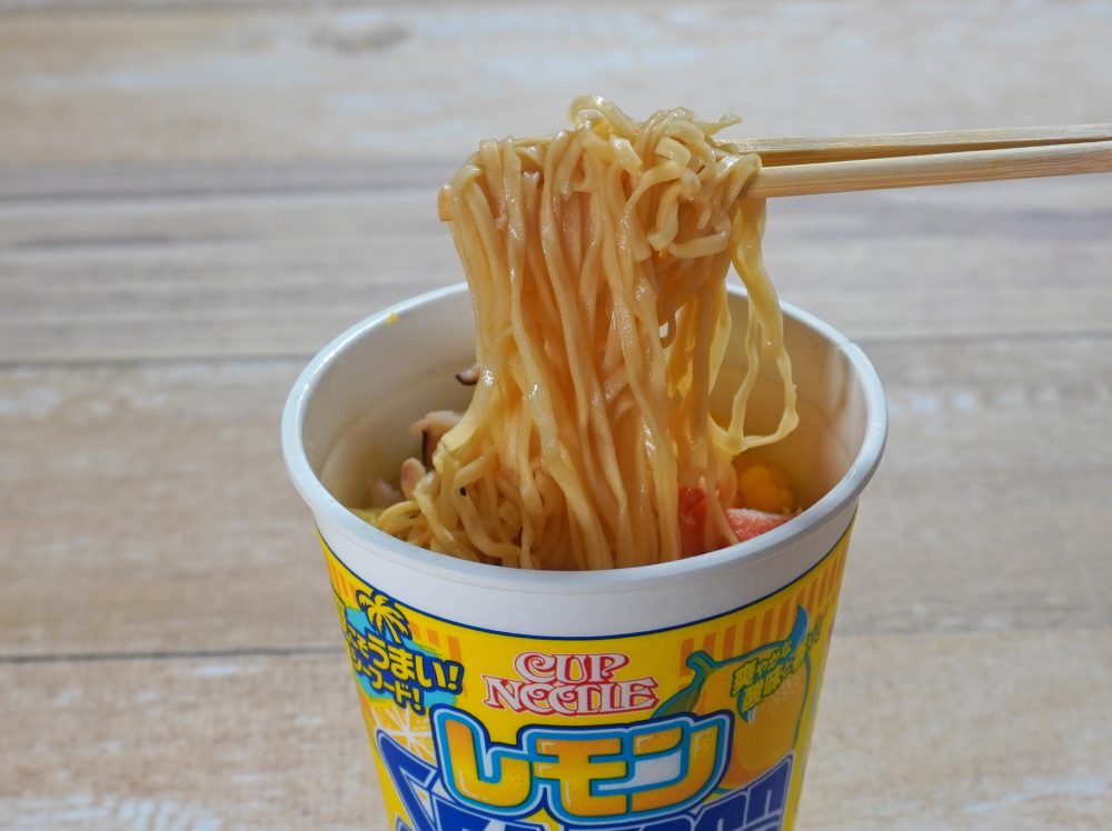 レモンの酸味をまとった麺が爽やか!