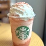 スターバックスコーヒー ヘブンリー ピーチ フラペチーノ Tallサイズのみ テイクアウト￥707 イートイン：￥720 ◆ 販売期間：2025年8月1日（金）～