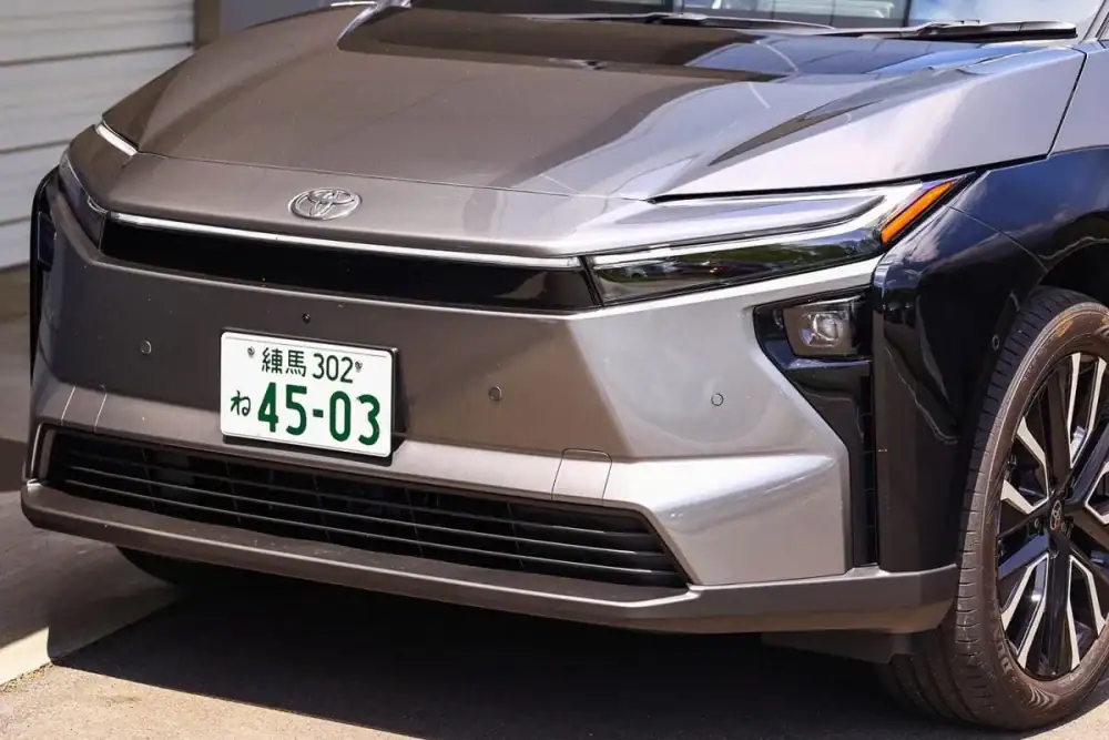 第3位 【国内EVトップの圧倒的実力】0-100km/h加速5.1秒！トヨタ「bZ4X」最新モデルの進化と安心感を自動車ジャーナリストが徹底解説