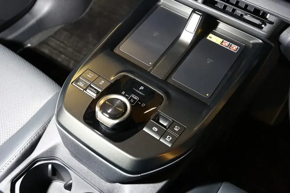 第3位 【国内EVトップの圧倒的実力】0-100km/h加速5.1秒！トヨタ「bZ4X」最新モデルの進化と安心感を自動車ジャーナリストが徹底解説