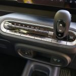 シフトはスティック式を採用