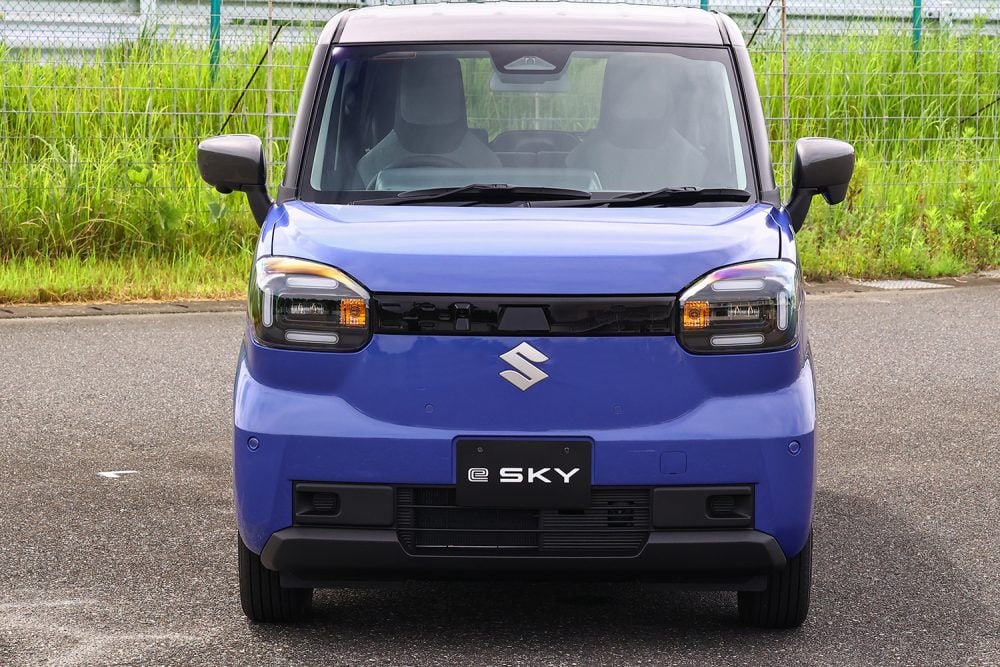 軽自動車なのでコンパクトではあるのだが、車高は高めなので小さくは感じない