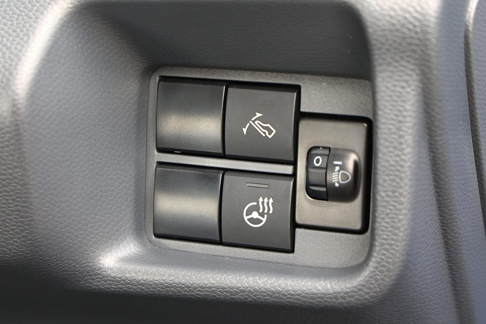 回生ブレーキの量、つまりアクセルを離したときの減速も可能