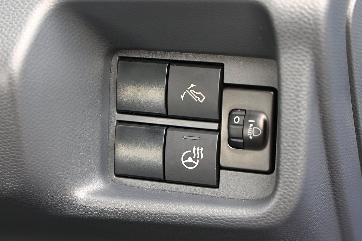 回生ブレーキの量、つまりアクセルを離したときの減速も可能