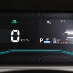 メーターは液晶で表示はシンプル