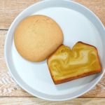 ファミリーマート （左）「東京ばな奈 バナナかすたあどクッキー」 ￥205（税込） （右）「東京ばな奈 バナナかすたあどパウンドケーキ」 ￥190（税込）