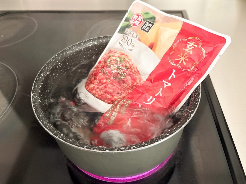 作り方は簡単で、湯せんと電子レンジで加熱する2通りがあり、湯せんをする場合は熱湯で7〜8分加熱