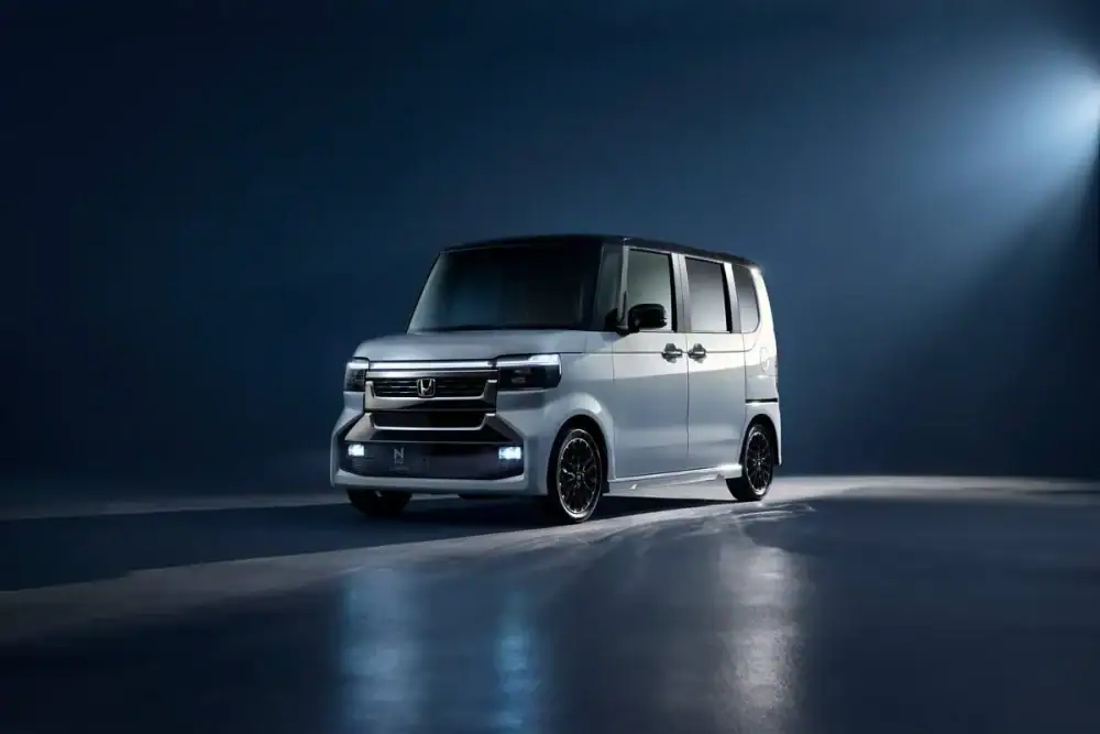 第1位 【軽の王者、さらに高みへ】ホンダ新型「N-BOX」が7月マイナーチェンジ！普通車ミニバンに迫る充実装備の全貌をプロが解説