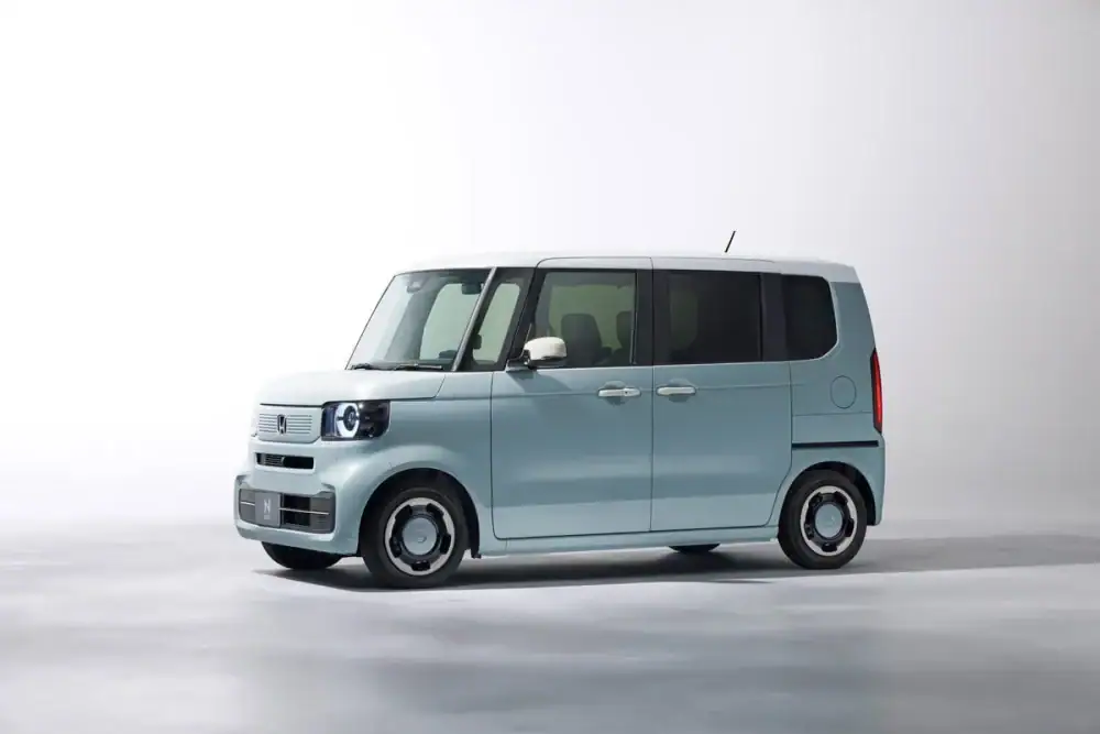 第1位 【軽の王者、さらに高みへ】ホンダ新型「N-BOX」が7月マイナーチェンジ！普通車ミニバンに迫る充実装備の全貌をプロが解説