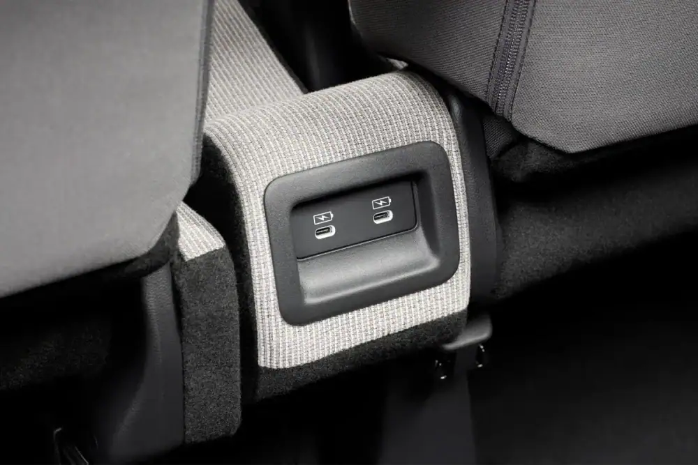第1位 【軽の王者、さらに高みへ】ホンダ新型「N-BOX」が7月マイナーチェンジ！普通車ミニバンに迫る充実装備の全貌をプロが解説