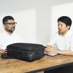 左)エース MD本部 MD統括部 サブマネージャー 白石悠一郎さん 右)ライター 横山博之