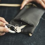サングラスの代わりに鍵を入れるのも良い