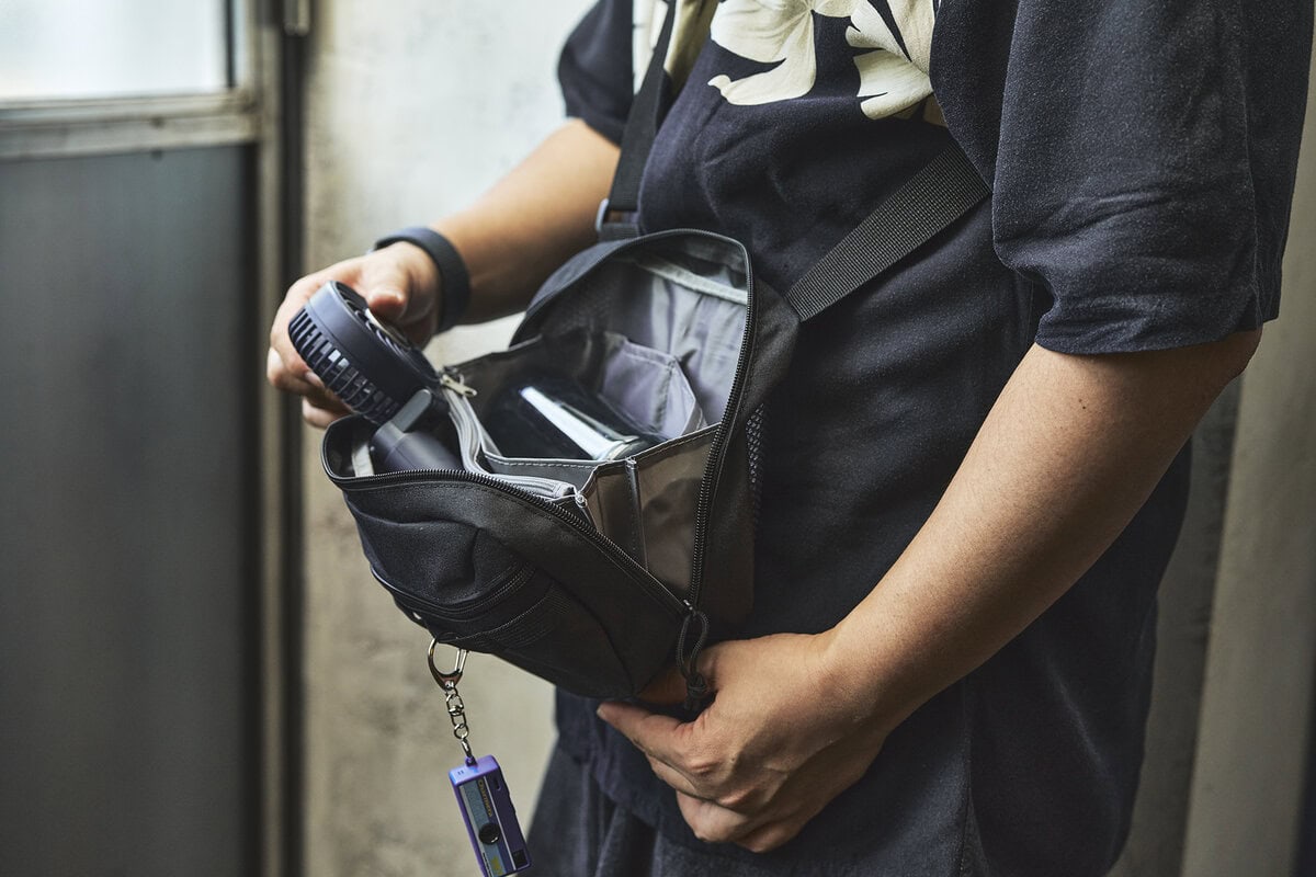 ショルダーバッグ　モノグラム　4点 荷物を詰めても膨らまない!?】シャカ付録「じゃばら式4層ショルダー