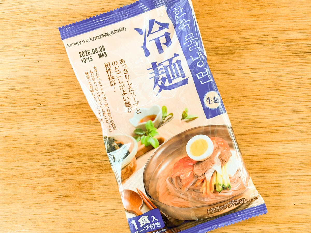 日本の生ラーメンと違って要冷蔵ではないので、通路に段ボールで積み上げられて販売しているから見落としがちな食材
