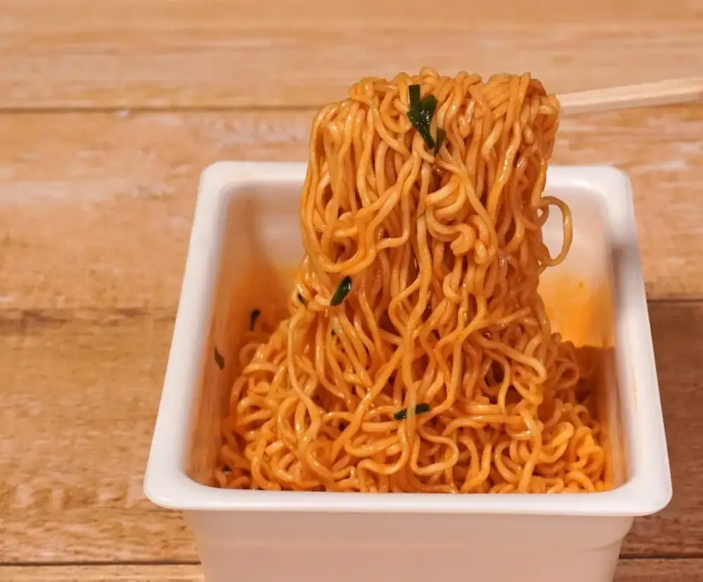 第3位 【白飯◎なカップ麺】ペヤングが町中華のスタミナ味を完全再現!新作「力麺」やきそば&うどんの甘旨ガーリックな衝撃を徹底レビュー