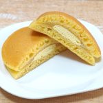 中央がバナナホイップクリーム。そのまわりにバナナカスタードクリームが配されています。